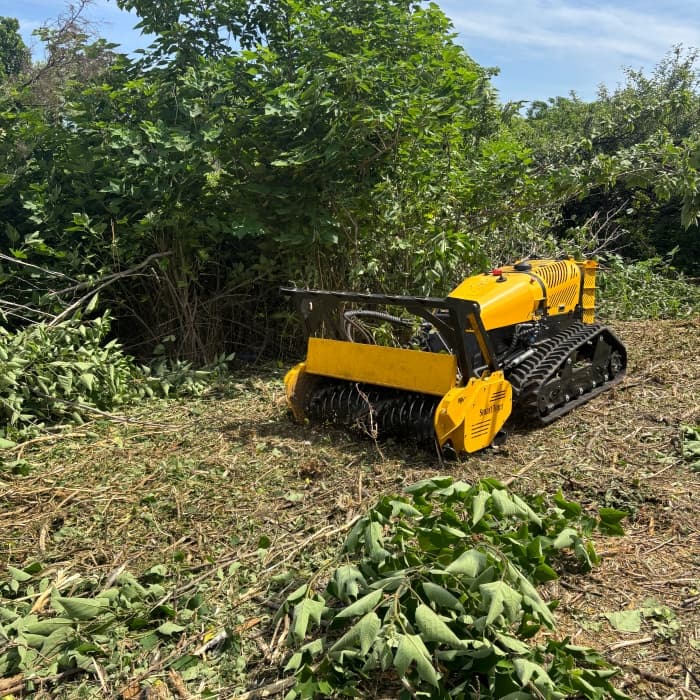Trituradora forestal controlada a distancia