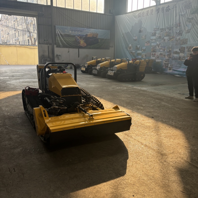 Zdalnie sterowana kosiarka do wzgórz