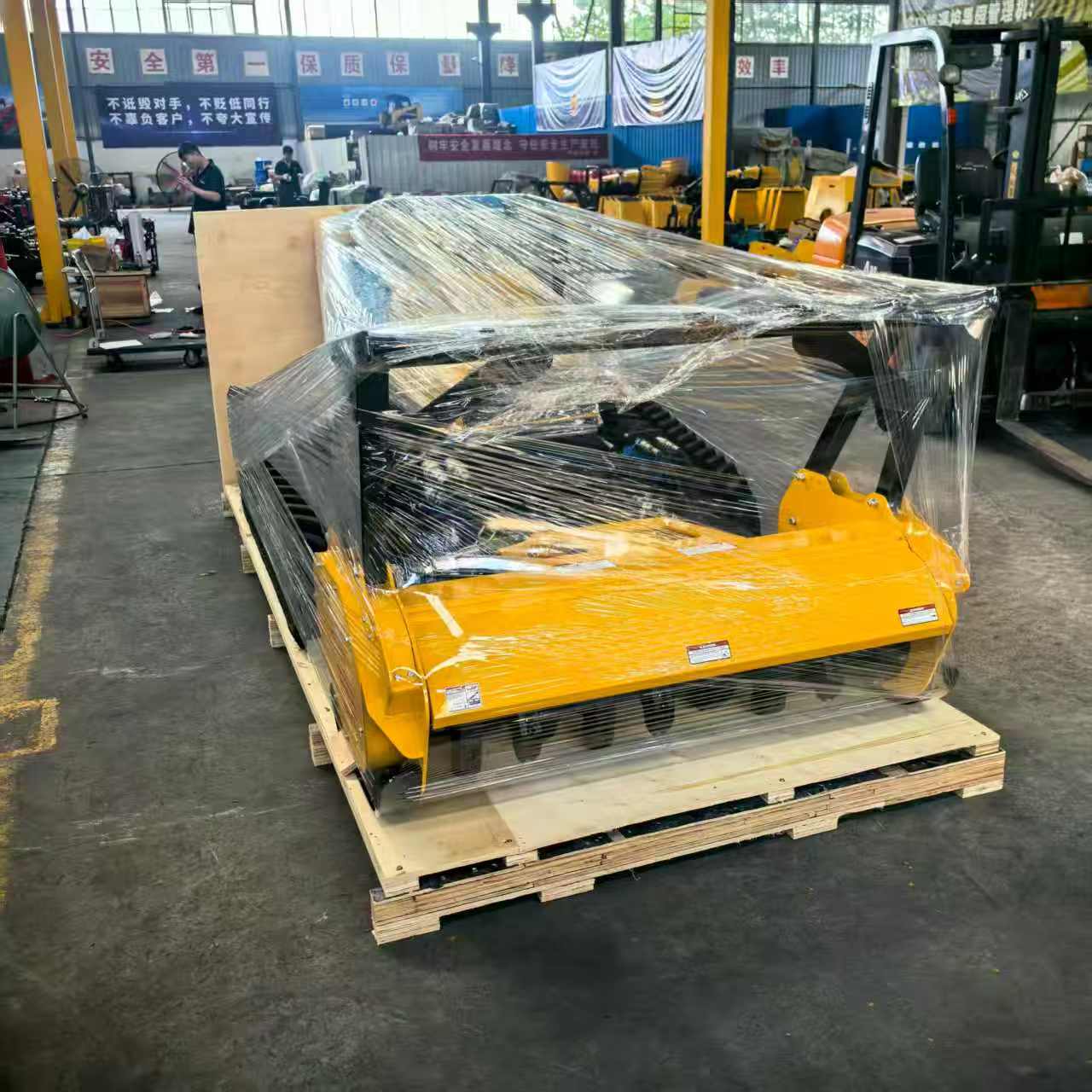 Transport Packaging for Remote-Controlled Lawn Mower