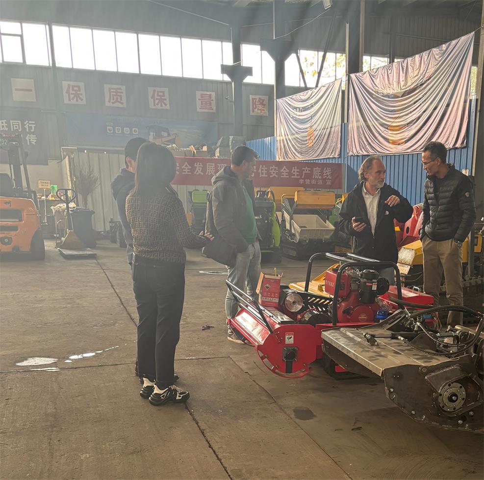 Spanish customers came to the factory to test the compact lawn mower