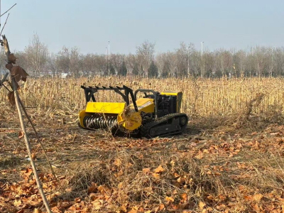 روبوت يتم التحكم فيه عن بعد، مناسب لإزالة الأشجار من الغابات