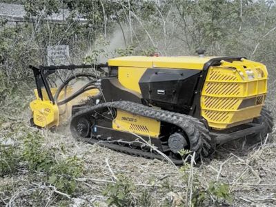 Novo triturador florestal de rastos com controlo remoto de 75 cavalos