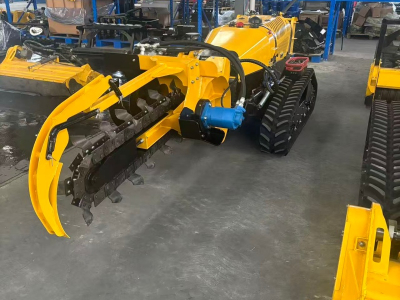 حاملة متعددة الوظائف يتم التحكم فيها عن بعد مع ملحقات متنوعة