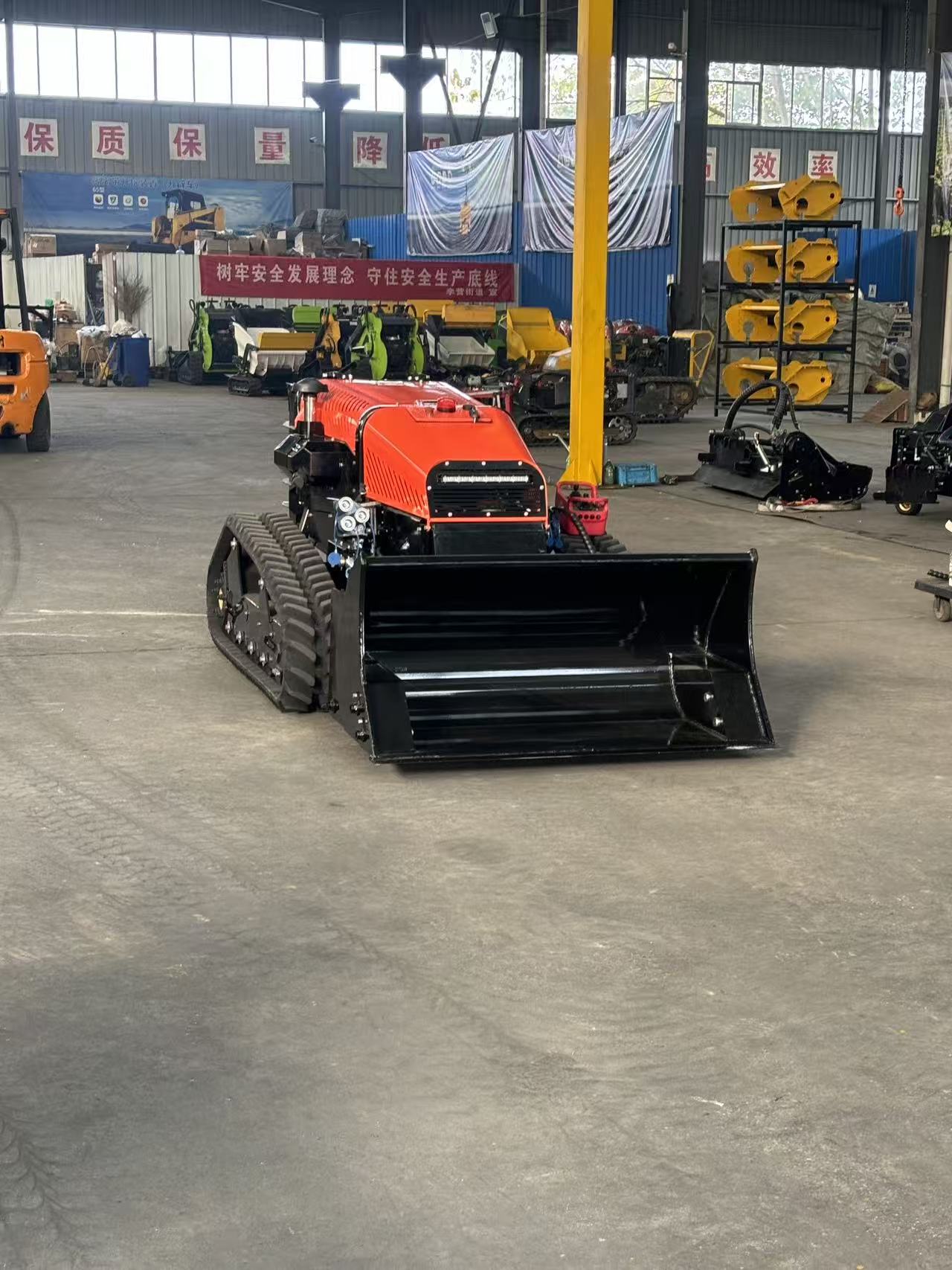 Wielofunkcyjny bagażnik na kosiarkę Wielofunkcyjny bagażnik na kosiarkę