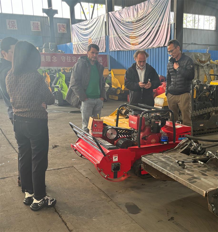 Spanish customers came to the factory to test the compact lawn mower