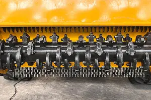 جزازة عشب تعمل بجهاز تحكم عن بعد لاسلكي