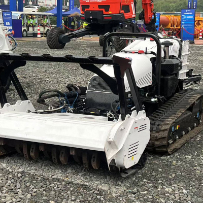 Zdalnie sterowana kosiarka gąsienicowa