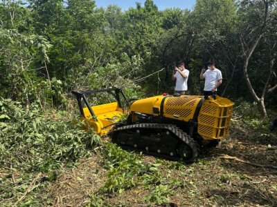 遠隔操作林業用マルチャー：地球規模の山火事予防を再形成する変革的技術