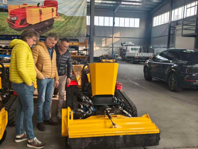 Robot tondeuse à gazon télécommandé